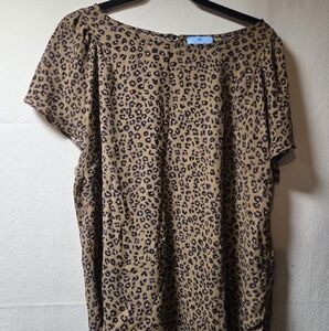 Leopard Print Short Sleeve Top